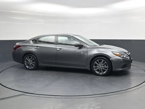 Used 2018 Nissan Altima 2.5 SR w/ SR Special Edition FWD image 4