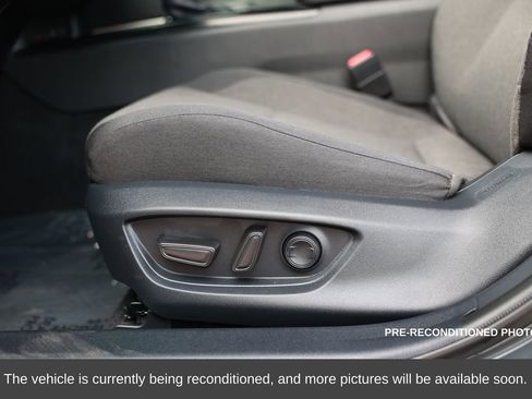 Used 2025 Toyota Camry LE w/ Convenience Package image 18