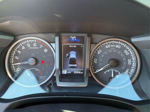Used 2021 Toyota Tacoma TRD Sport AWD/4WD image 31