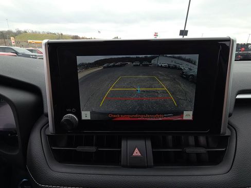 Used 2025 Toyota RAV4 XLE image 22