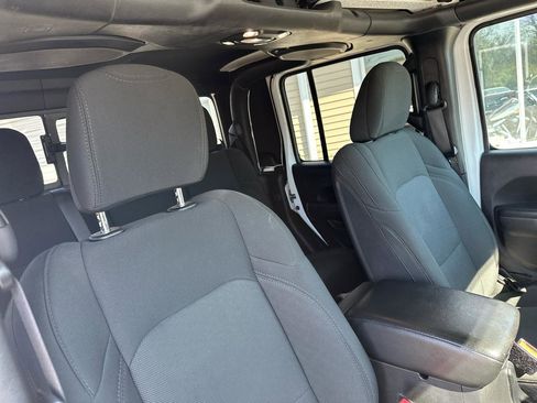 Used 2021 Jeep Gladiator Sport image 17