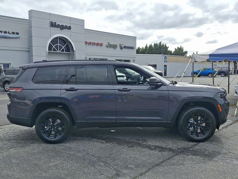 New 2025 Jeep Grand Cherokee L Altitude image 7