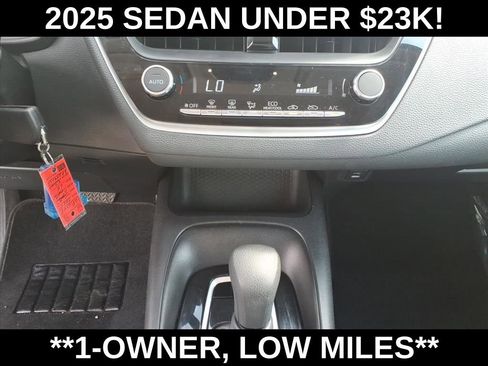 Used 2025 Toyota Corolla LE image 23