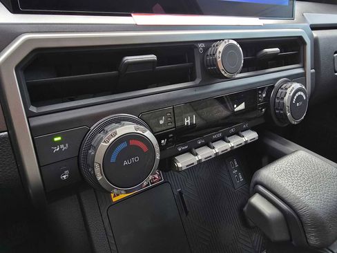 Certified 2025 Toyota 4Runner TRD Off-Road Premium image 30