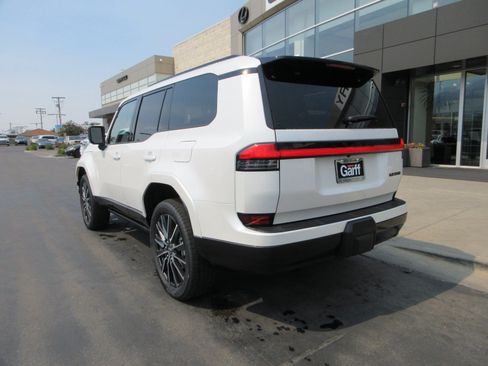 Used 2026 Lexus GX 550 w/ Accessory Package (2T) AWD/4WD image 5