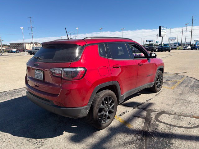 Used 2025 Jeep Compass Latitude w/ Altitude Special Edition AWD/4WD image 5