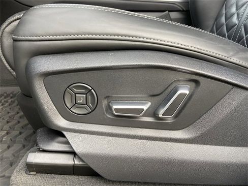 Used 2025 Audi SQ7 Prestige w/ Prestige Package image 25