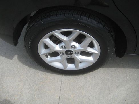 Used 2023 Kia Soul LX w/ LX Technology Package FWD image 17