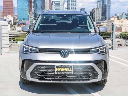 New 2025 Volkswagen Taos SE w/ Panoramic Sunroof Package image 2