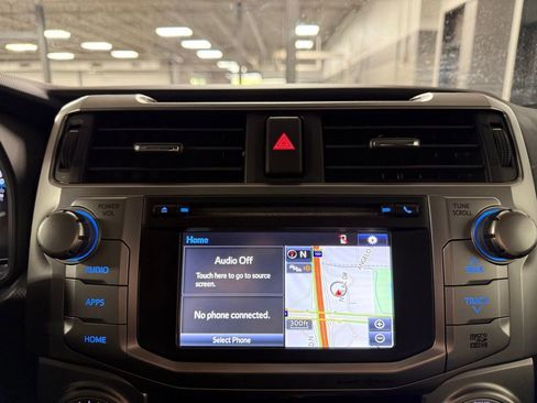 Used 2017 Toyota 4Runner SR5 AWD/4WD image 12