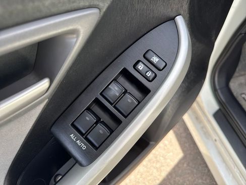 Used 2015 Toyota Prius Three image 11