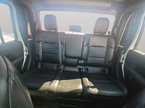 Used 2022 Jeep Gladiator Overland w/ Cold Weather Group image 9