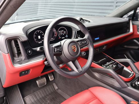 Certified 2024 Porsche Cayenne S AWD/4WD image 4