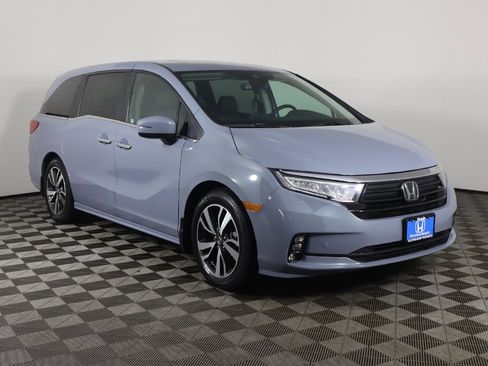 Used 2024 Honda Odyssey Touring image 2