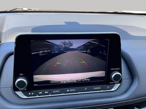 Used 2025 Nissan Rogue SV FWD image 27