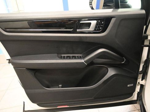 Used 2019 Porsche Cayenne S w/ Premium Package AWD/4WD image 9