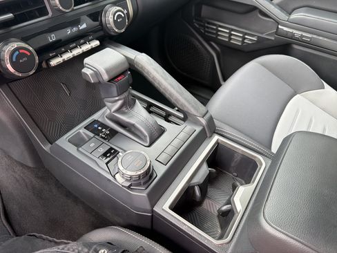 Used 2025 Toyota Tacoma TRD Sport AWD/4WD image 30