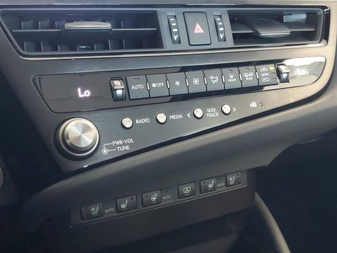 Used 2025 Lexus ES 350 Ultra Luxury w/ Accessory Package (Z2) FWD image 33