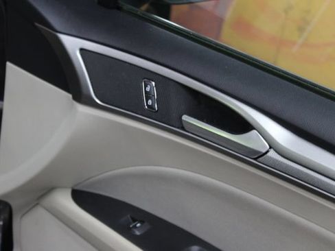 Used 2020 Ford Fusion SE w/ Fleet SE Value Package FWD image 11