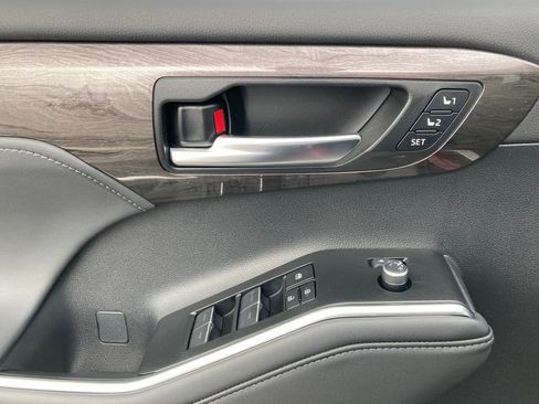 New 2026 Toyota Highlander Limited AWD/4WD image 15