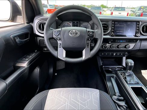 Used 2021 Toyota Tacoma TRD Sport w/ Technology Package AWD/4WD image 6