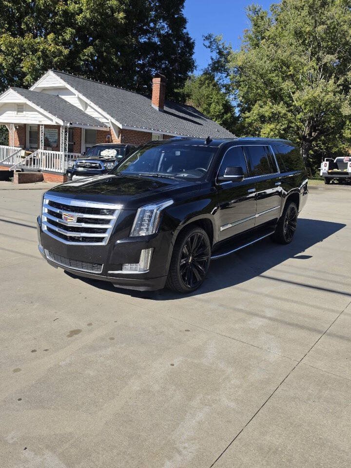 Used 2015 Cadillac Escalade ESV Luxury AWD/4WD image 2