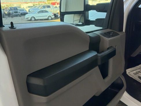 Used 2017 Ford F550 4x4 Crew Cab Super Duty w/ Power Equipment Group image 15