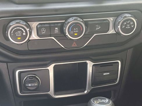 Used 2018 Jeep Wrangler Unlimited Sport AWD/4WD image 23