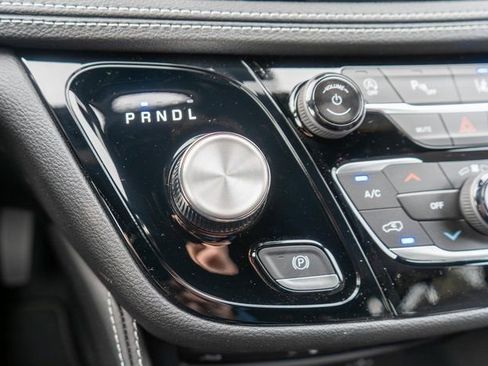 New 2026 Chrysler Pacifica Limited w/ Uconnect Theater Family Group FWD image 20
