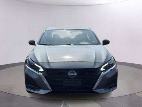 Used 2025 Nissan Altima 2.5 SV AWD/4WD image 2