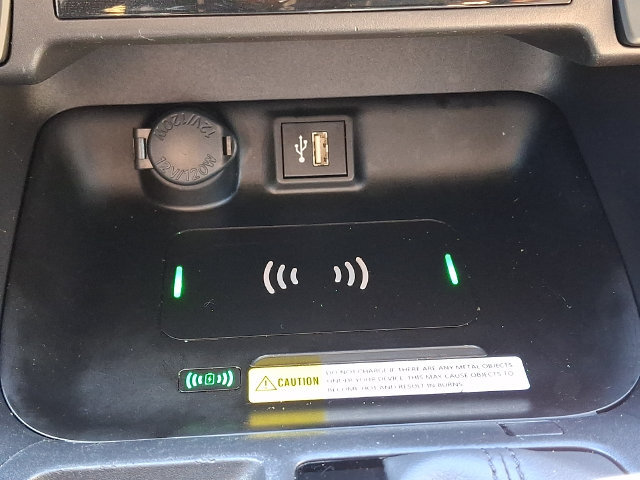 Used 2025 Toyota RAV4 XLE w/ Convenience Package FWD image 24