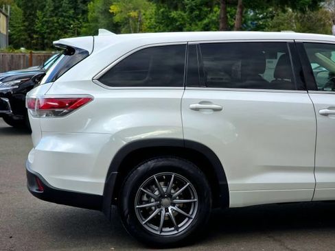Used 2016 Toyota Highlander LE AWD/4WD image 13