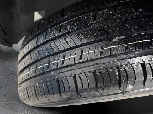 Used 2018 Volkswagen Tiguan S image 32