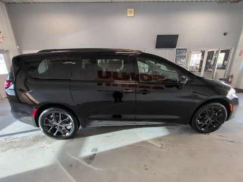 New 2026 Chrysler Pacifica Select w/ S Appearance Package AWD/4WD image 6