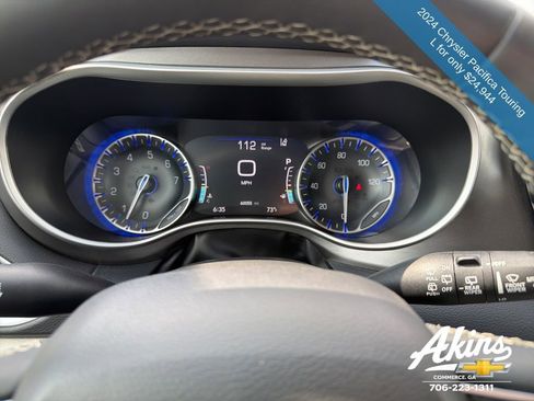 Used 2024 Chrysler Pacifica Touring-L FWD image 18