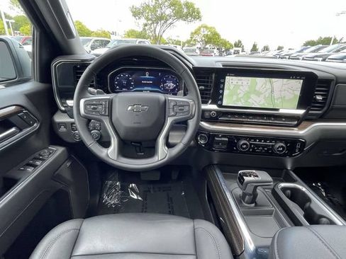 Used 2025 Chevrolet Silverado 1500 LT Trail Boss w/ Convenience Package II AWD/4WD image 9