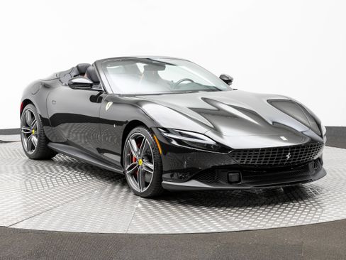 Used 2025 Ferrari Roma Spider RWD image 11