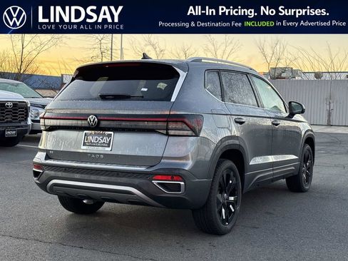 New 2026 Volkswagen Taos SE FWD image 3