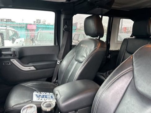 Used 2017 Jeep Wrangler Unlimited Sahara w/ Connectivity Group image 21