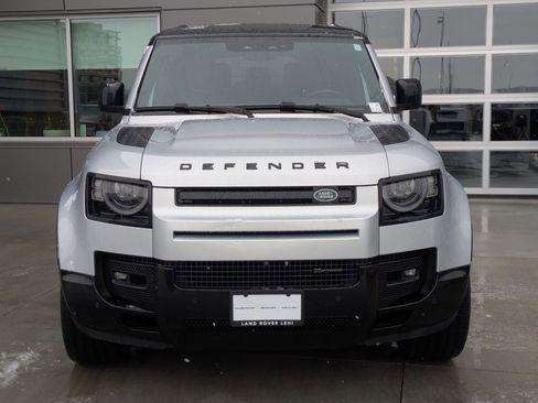 Used 2023 Land Rover Defender 130 X-Dynamic SE image 2