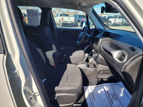 Used 2020 Jeep Renegade Latitude w/ Cold Weather Group image 12