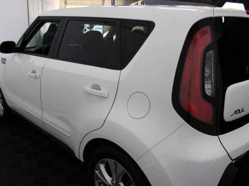 Used 2016 Kia Soul + w/ Audio Package FWD image 9