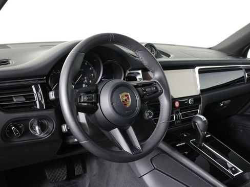 Certified 2026 Porsche Macan AWD/4WD image 4
