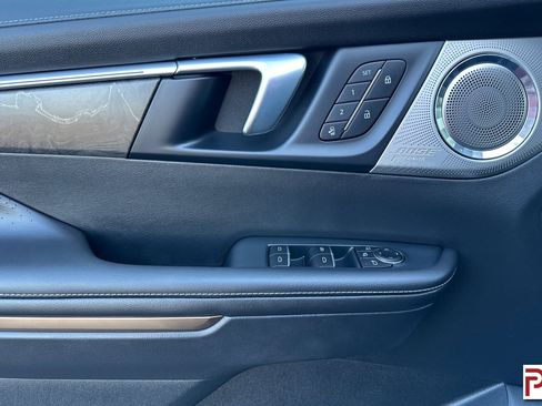 Certified 2025 Buick Enclave Avenir image 11