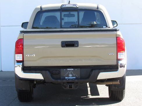 Certified 2017 Toyota Tacoma SR5 AWD/4WD image 7