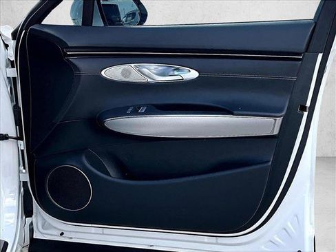 Used 2025 Genesis GV70 2.5T w/ Select Package image 16