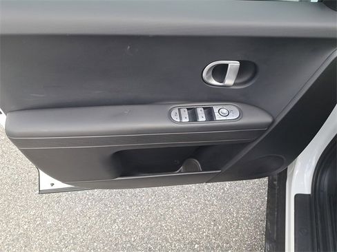 Used 2023 Hyundai Ioniq 5 SE image 17