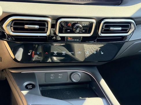 New 2026 Nissan Sentra SV w/ SV Convenience Package FWD image 21