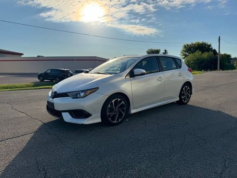 Used 2018 Toyota Corolla iM w/ All-Weather Mat Package FWD image 11