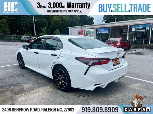 Used 2021 Toyota Camry SE image 3